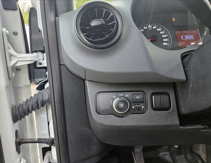 Mercedes-Benz Sprinter 11