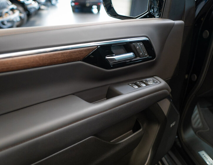 Chevrolet Suburban SUV 6,2 l 313 kw