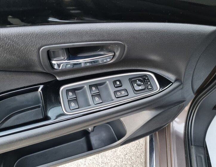 Mitsubishi Outlander SUV 2,4 l 165 kw