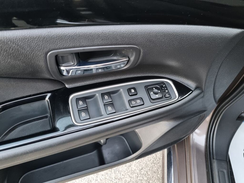 Mitsubishi Outlander SUV 2,4 l 165 kw