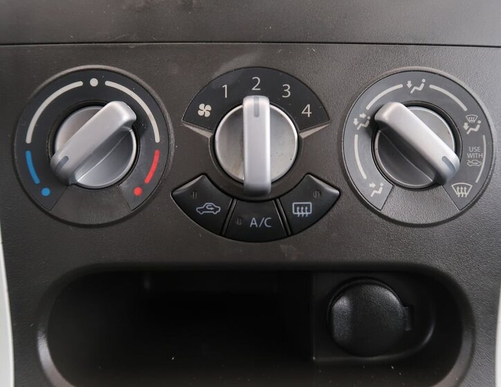 Suzuki Splash Hatchback 996,0 50 kw