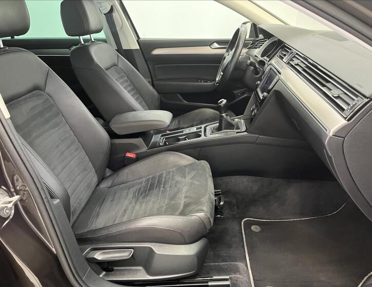 Volkswagen Passat 25