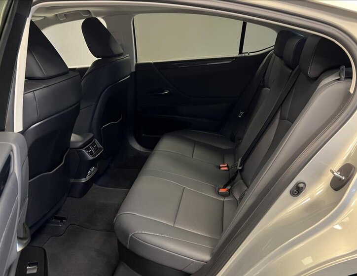 Lexus ES 300h Sedan 2,5 l 160 kw