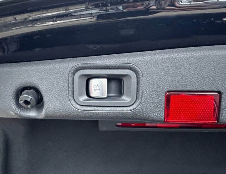 Mercedes-Benz Třídy E Sedan / Limuzína 2,0 l 143 kw