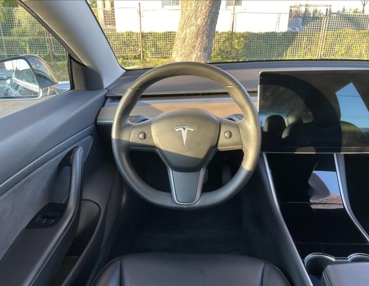 Tesla Model 3 17