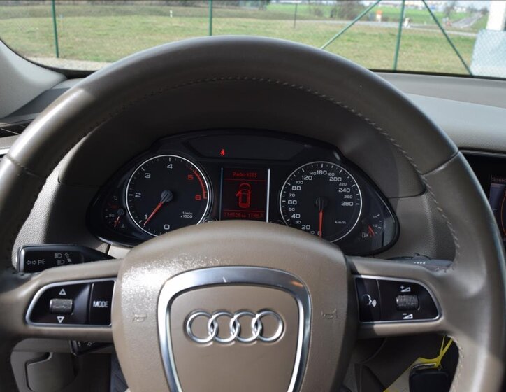 Audi Q5 SUV / Terénní 2,0 l 105 kw