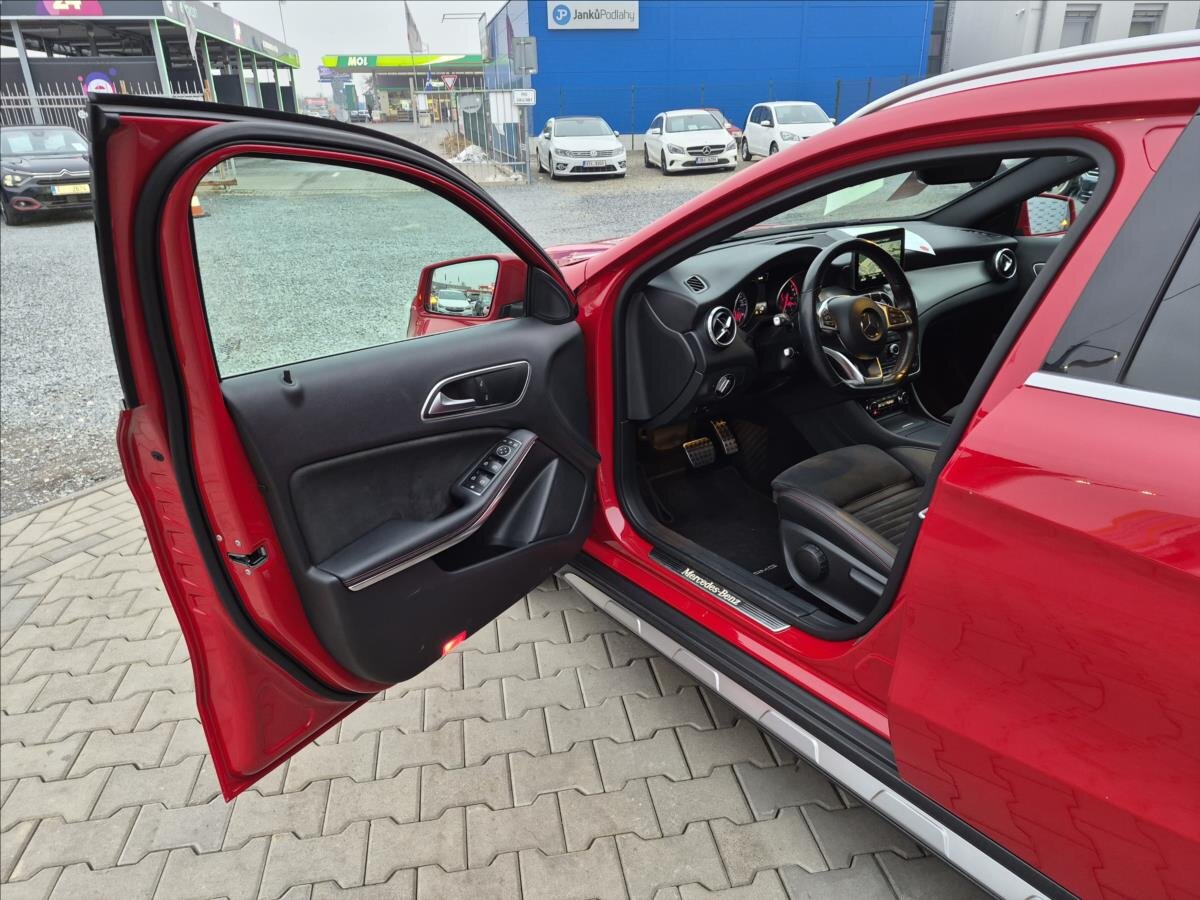 Mercedes-Benz GLA SUV / Terénní 1,6 l 115 kw