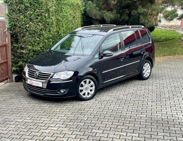 Volkswagen Touran 1