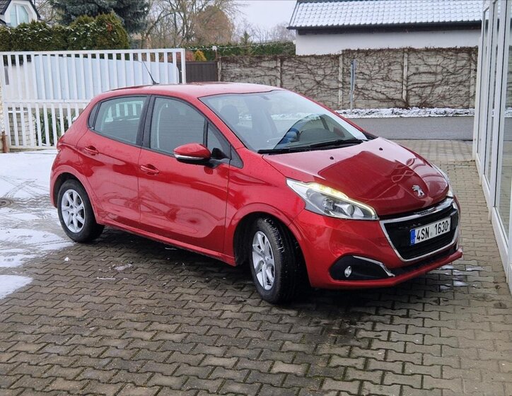 Peugeot 208 Hatchback 1,2 l 61 kw