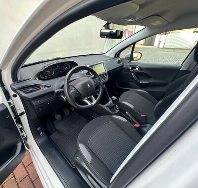 Peugeot 208 12