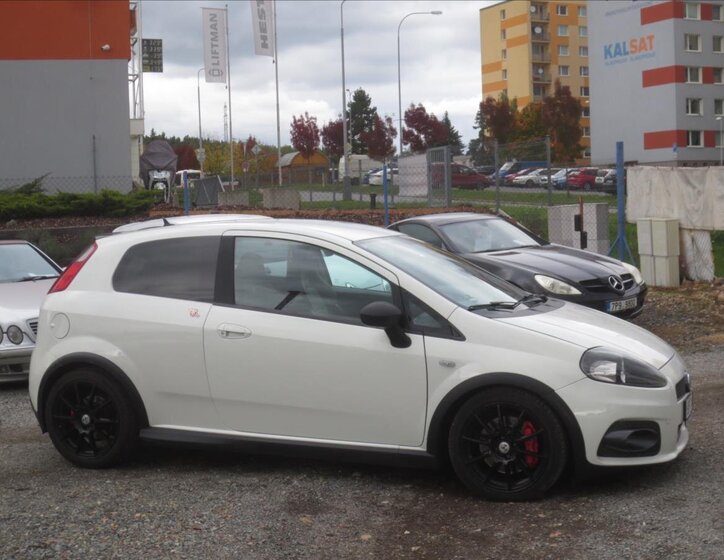 Fiat Grande Punto Hatchback 1,4 l 139 kw