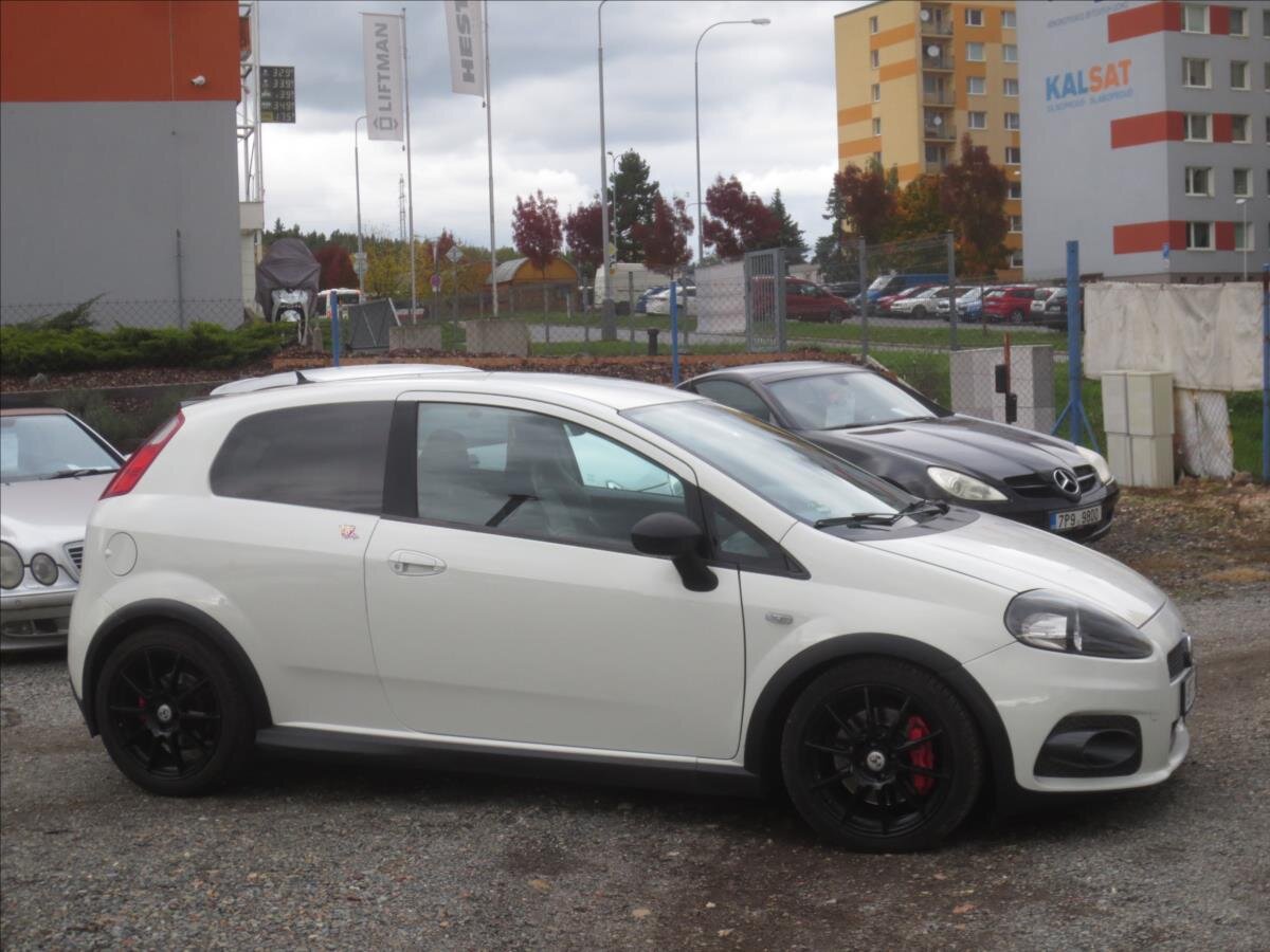 Fiat Grande Punto Hatchback 1,4 l 139 kw