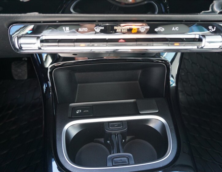 Mercedes-Benz Třídy A Sedan / Limuzína 1,3 l 100 kw