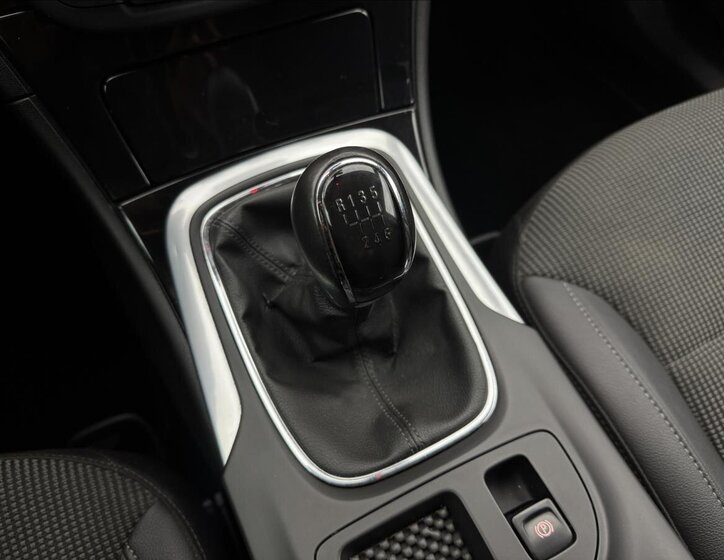 Opel Insignia Sedan / Limuzína 2,0 l 118 kw