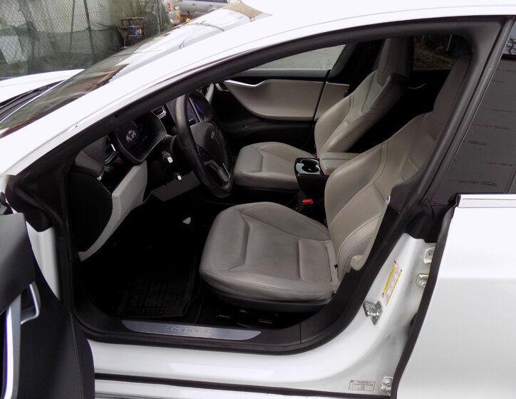 Tesla Model S 13