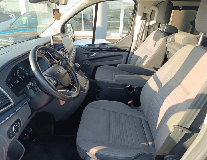 Ford Tourneo Custom MPV 2,0 l 110 kw
