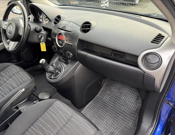 Mazda 2 24