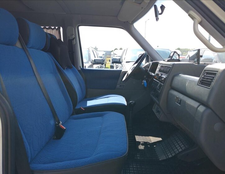 Volkswagen Transporter Kombi 2,5 l 75 kw