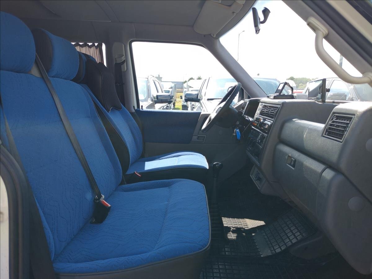 Volkswagen Transporter Kombi 2,5 l 75 kw