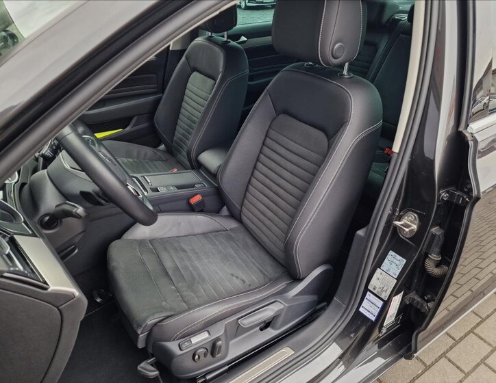 Volkswagen Passat Sedan / Limuzína 2,0 l 147 kw