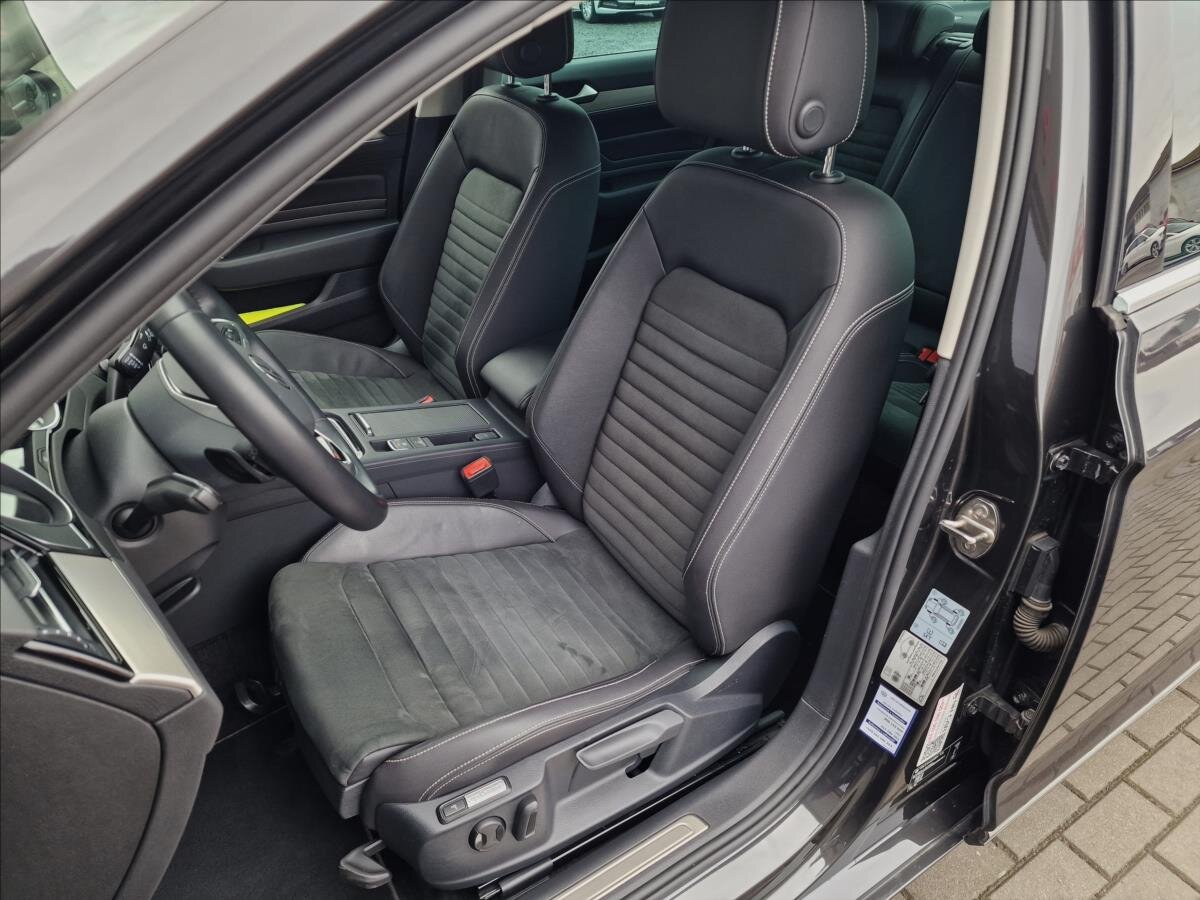 Volkswagen Passat Sedan / Limuzína 2,0 l 147 kw