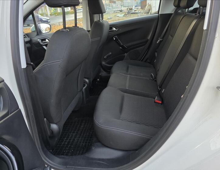 Peugeot 208 21