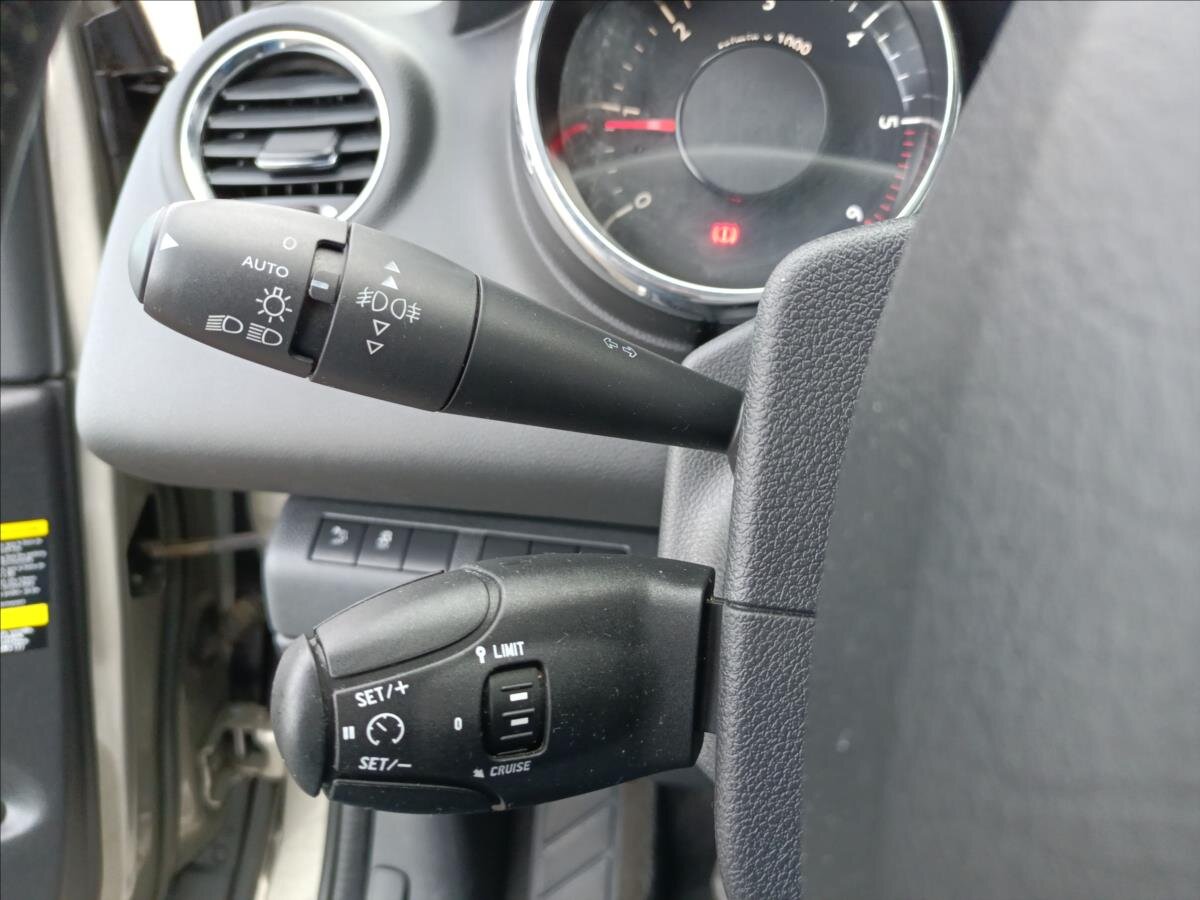 Peugeot 5008 SUV 1,6 l 88 kw