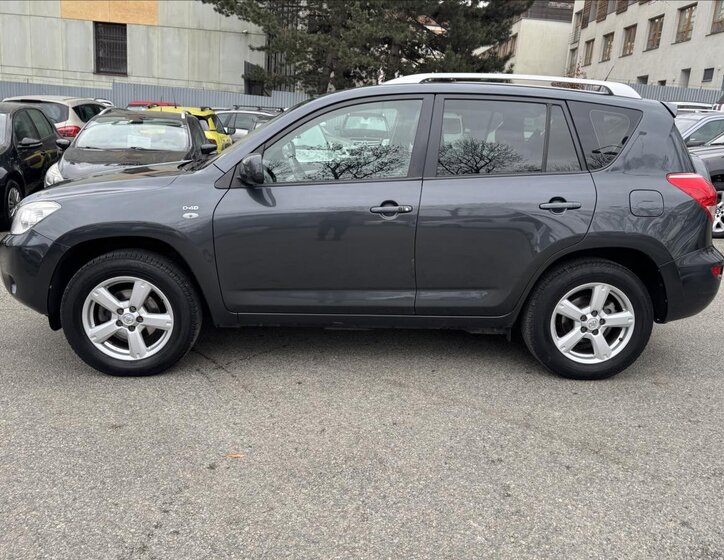 Toyota RAV4 SUV / Terénní 2,2 l 100 kw