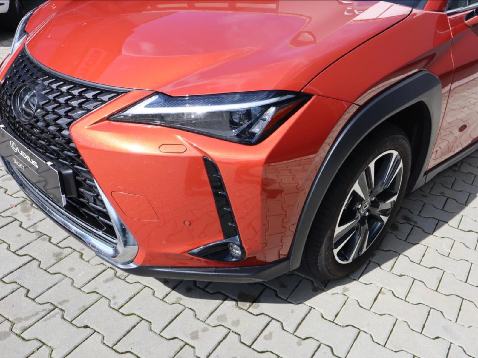 Lexus UX 250h 4