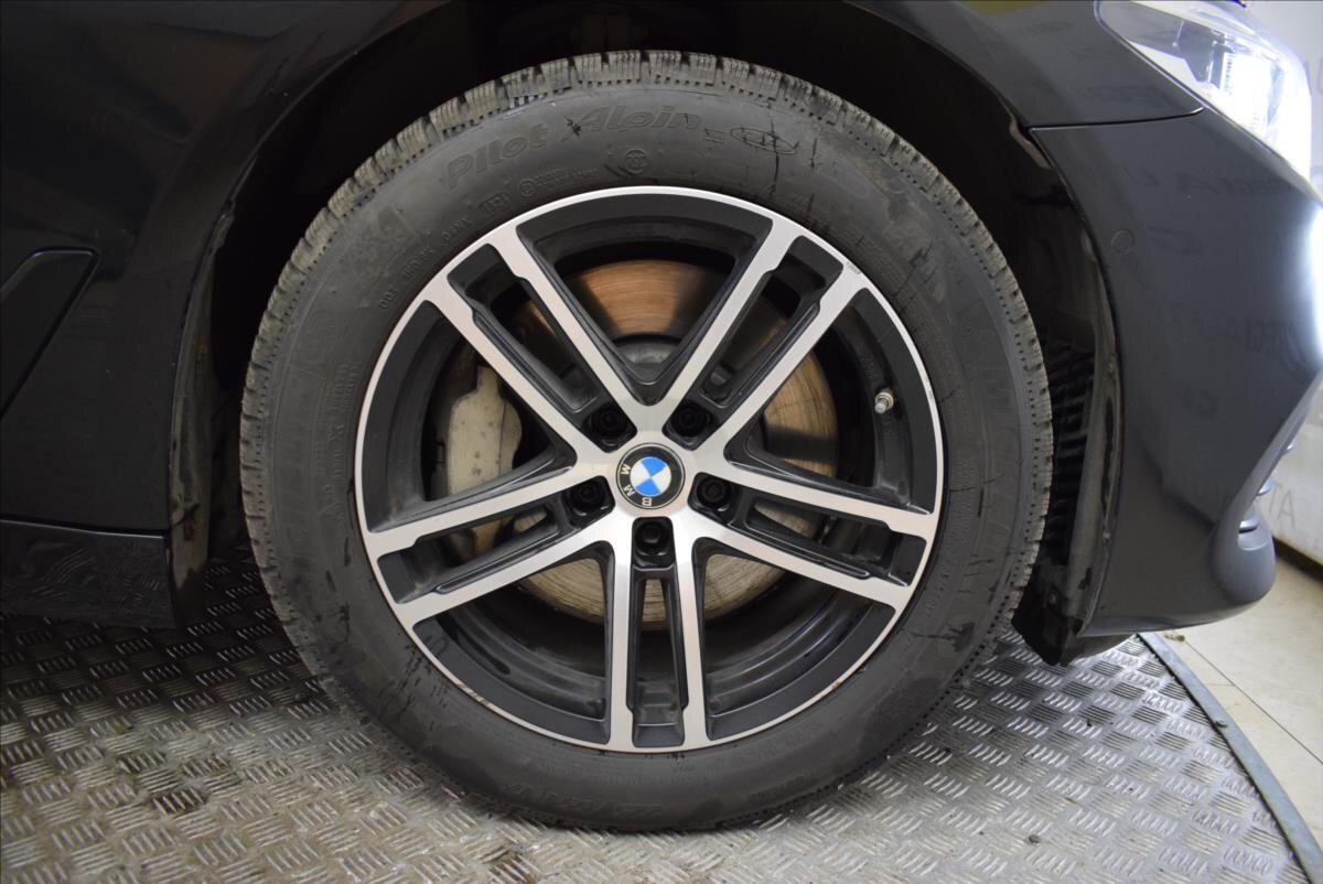 BMW Řada 5 Sedan / Limuzína 3,0 l 195 kw