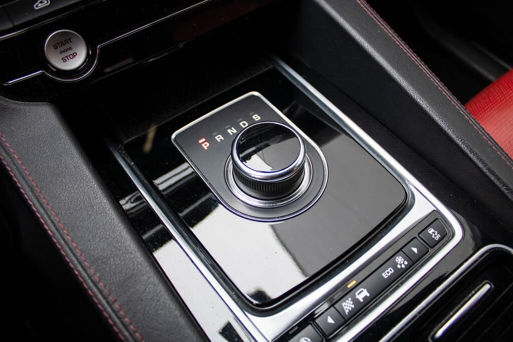 Jaguar F-Pace SUV 3,0 l 221 kw