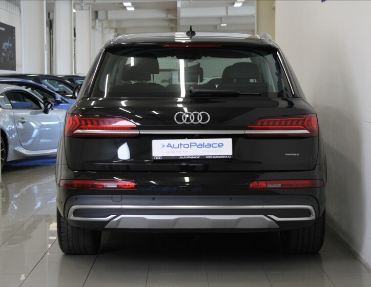 Audi Q7 4