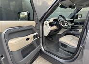 Land Rover Defender 10