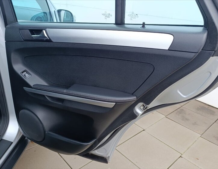 Mercedes-Benz Třídy M SUV / Terénní 3,0 l 165 kw