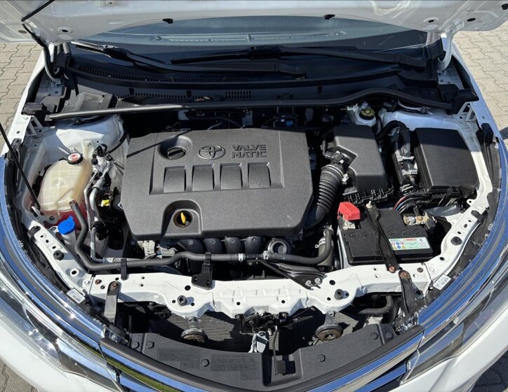 Toyota Corolla Sedan / Limuzína 1,6 l 97 kw