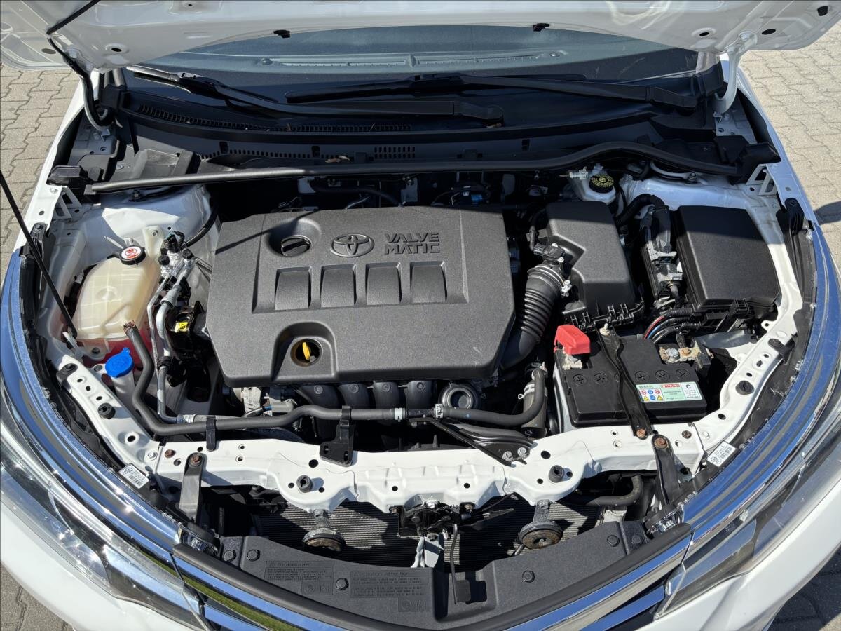 Toyota Corolla Sedan / Limuzína 1,6 l 97 kw