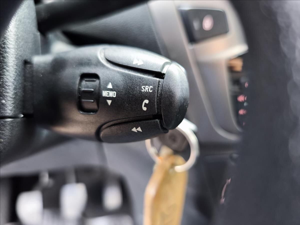 Peugeot 301 Sedan 1,2 l 60 kw