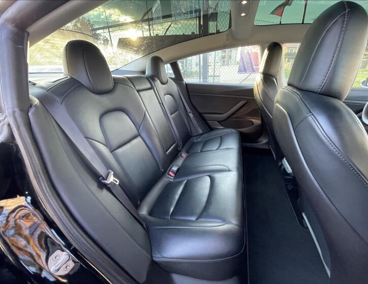 Tesla Model 3 Sedan 0,0 239 kw