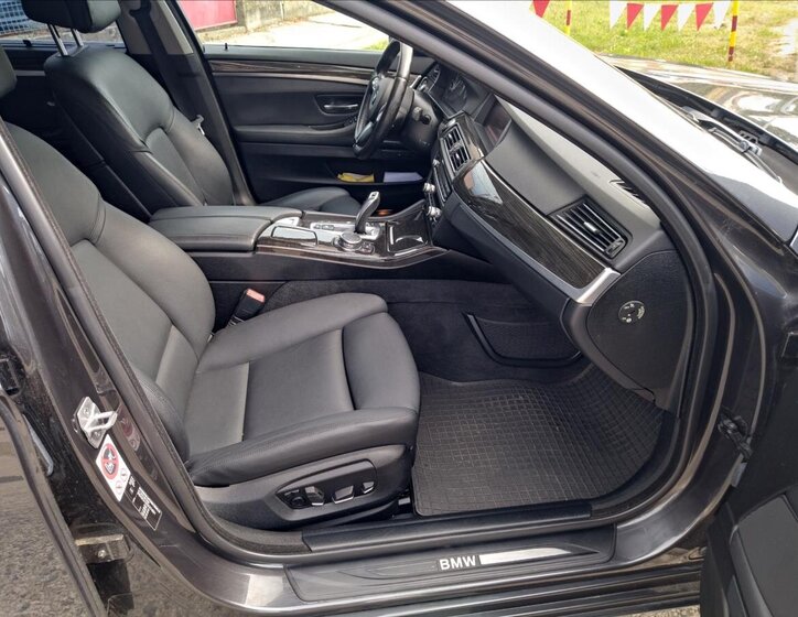 BMW Řada 5 Kombi 3,0 l 190 kw