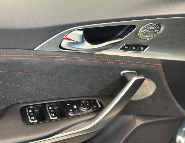 KIA Stinger Liftback 3,3 l 269 kw