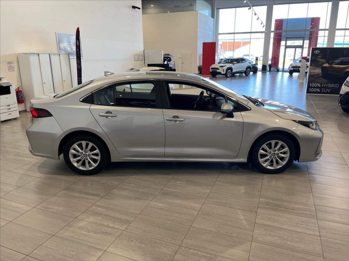 Toyota Corolla Sedan 1,5 l 92 kw