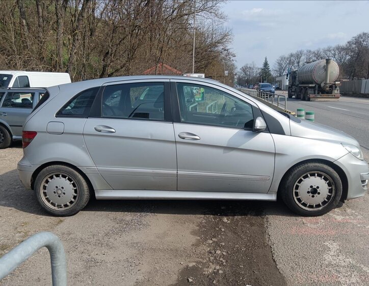 Mercedes-Benz Třídy B MPV 2,0 l 103 kw