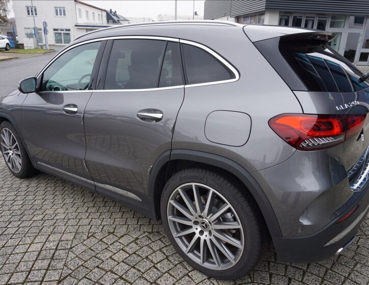 Mercedes-Benz GLA SUV 2,0 l 165 kw