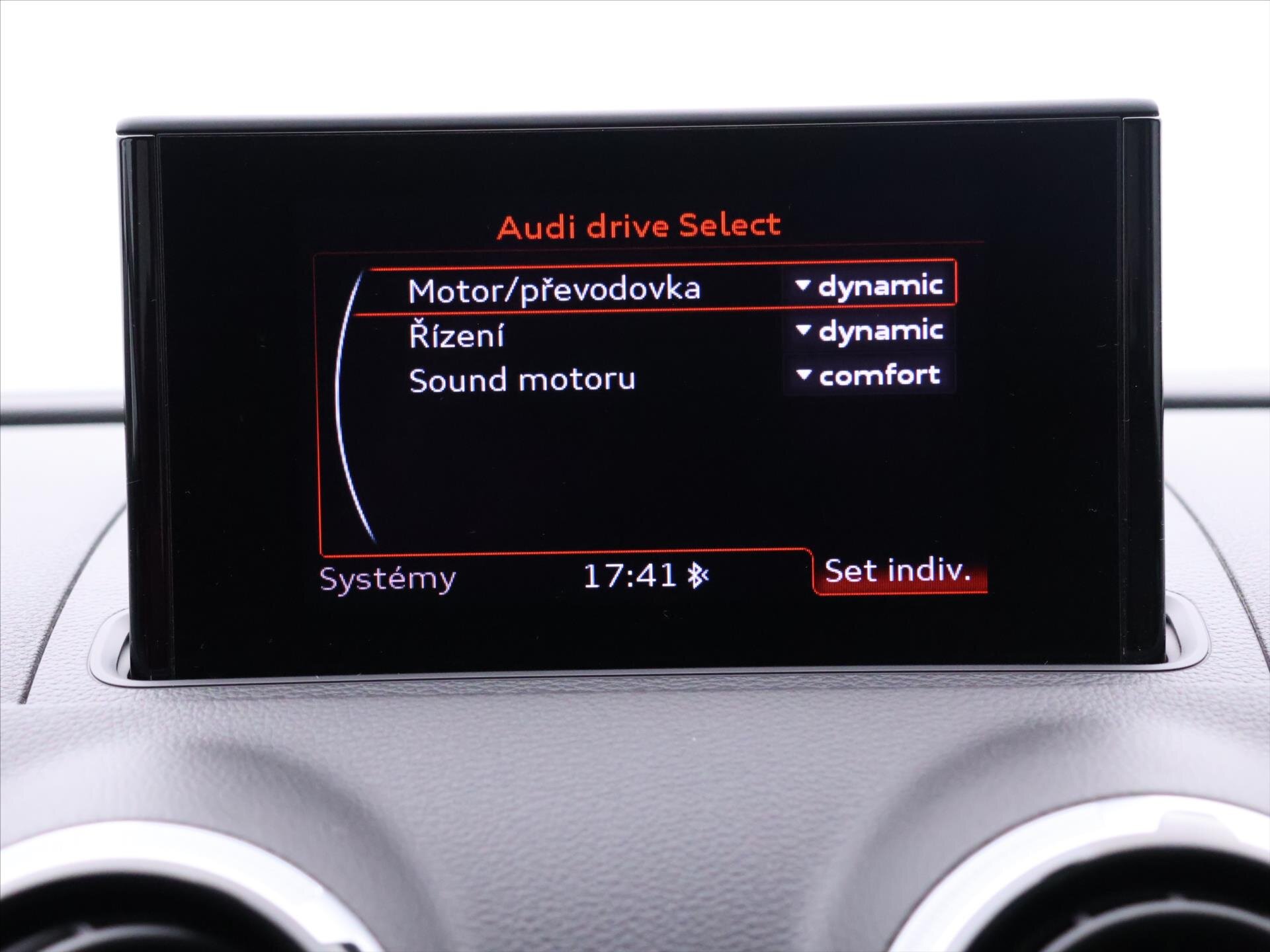 Audi S3 Hatchback 2,0 l 221 kw