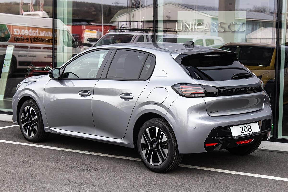 Peugeot 208 Hatchback 1,2 l 81 kw