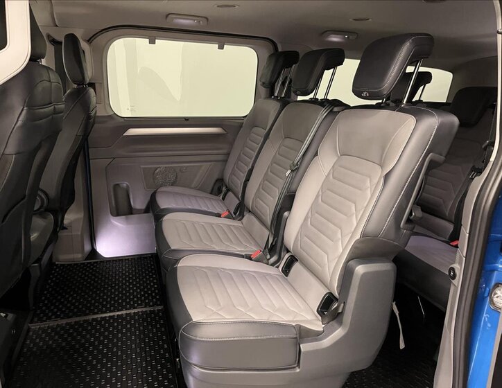 Volkswagen Caravelle 21