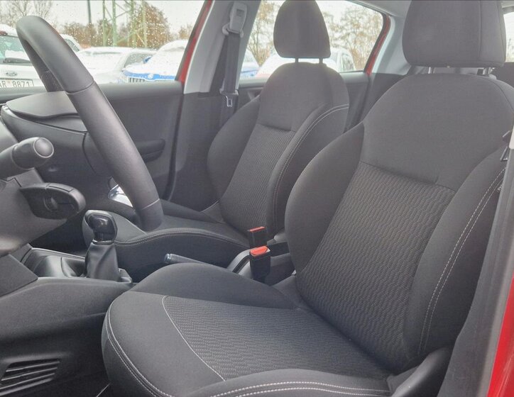 Peugeot 208 Hatchback 1,2 l 61 kw