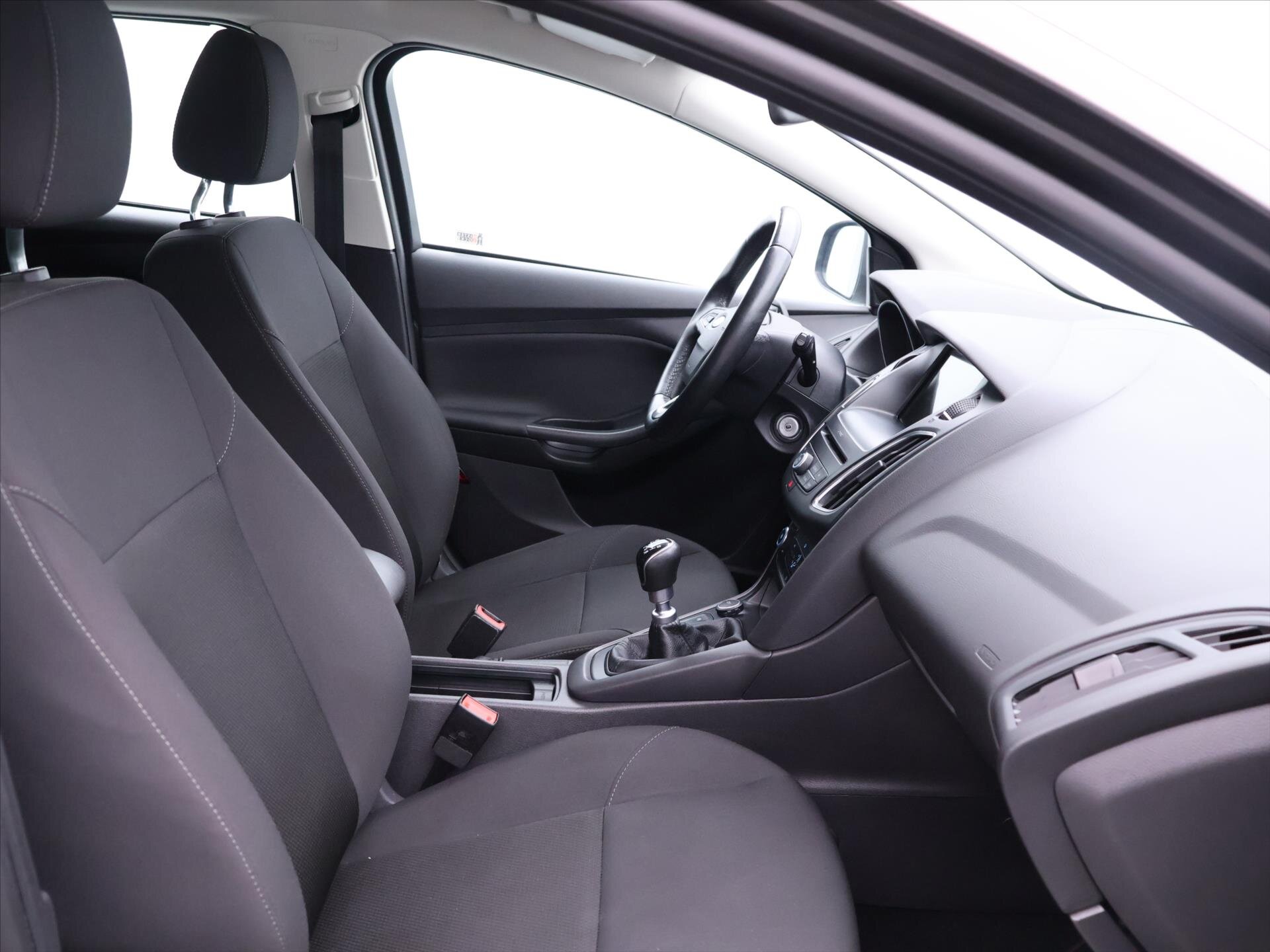 Ford Focus Kombi 999,0 92 kw