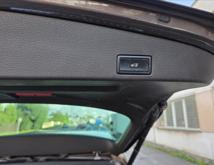 Volkswagen Touareg SUV / Terénní 4,1 l 250 kw