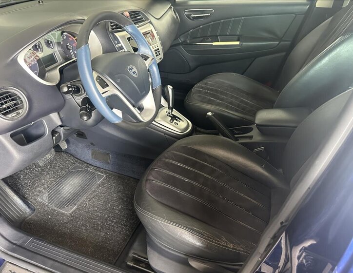 Lancia Delta Hatchback 1,6 l 88 kw